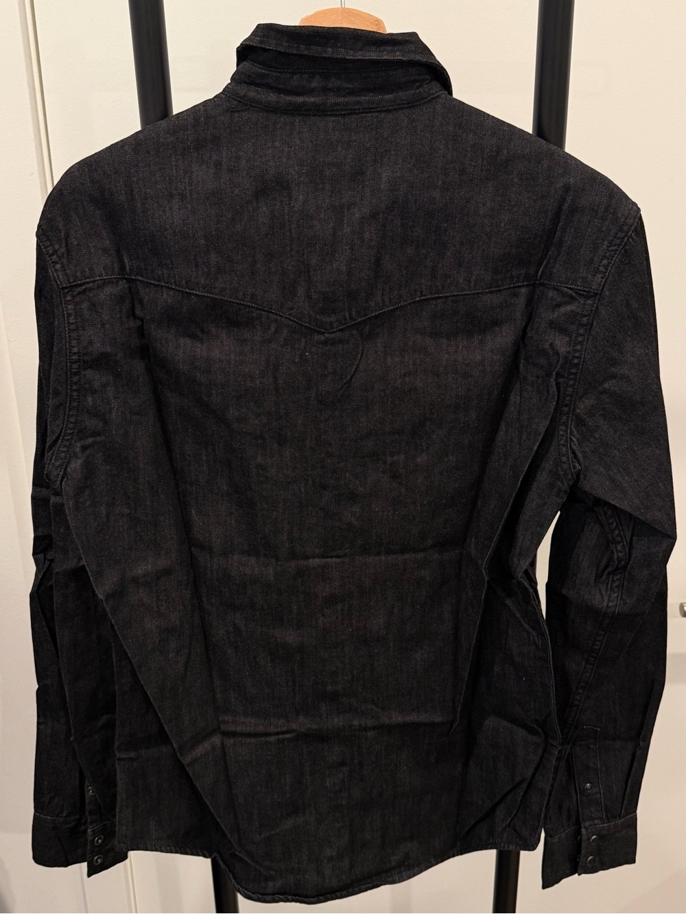 Allsaints Men's pearl button denim shirt in black - Picture 7 of 7